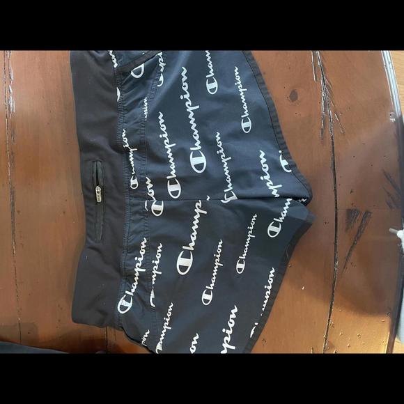 Champion logo running shorts size M - Picture 3 of 3